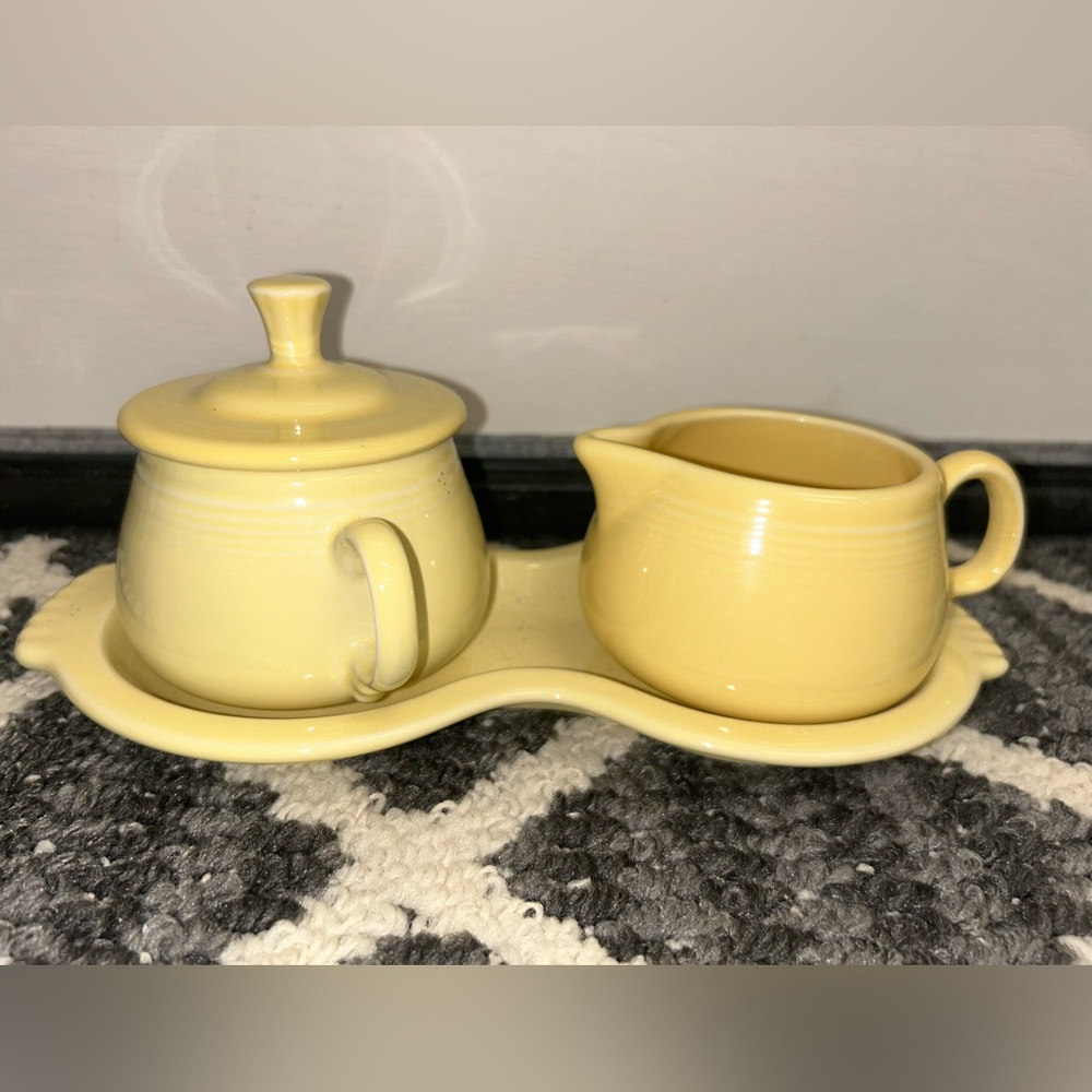 Fiesta Cream & Sugar Set Fiesta Yellow USA Tray Lid
